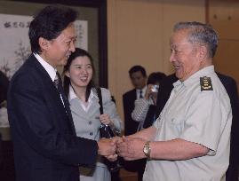 (1)Hatoyama meets with Chinese defense chief